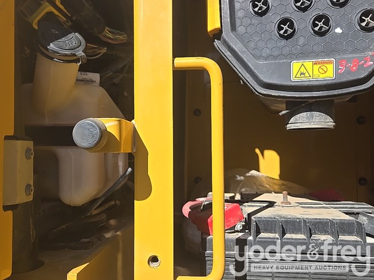 2019-caterpillar-336-image-39