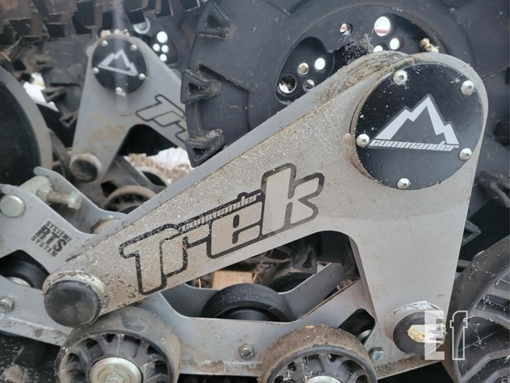 4x-trek-commander-tracks-image-2