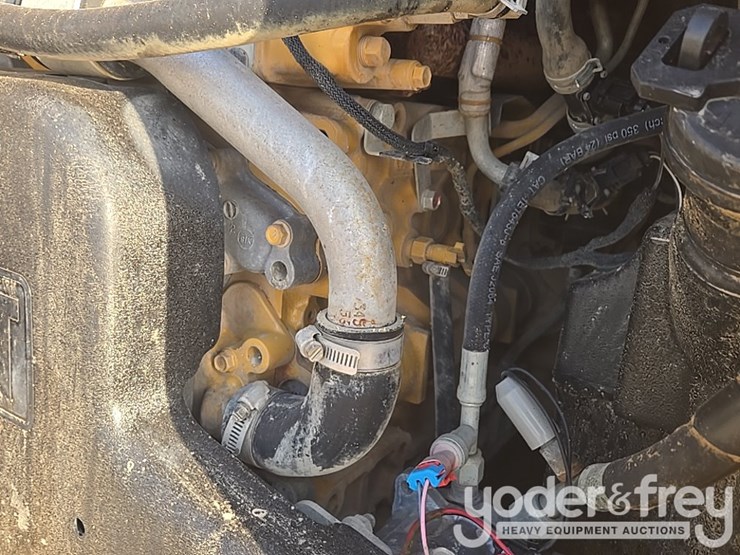 2021-caterpillar-289d3-image-57