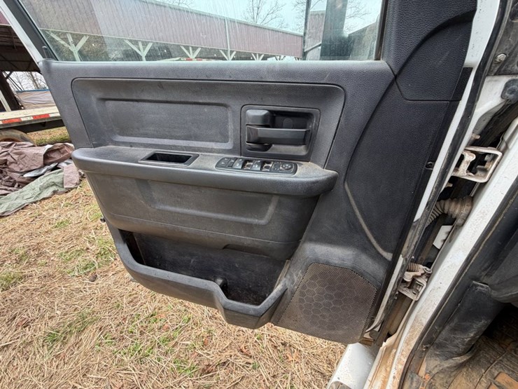 2014-dodge-ram-5500-image-17