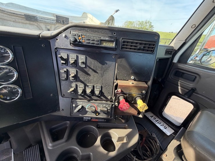 2000-international-9100-image-18