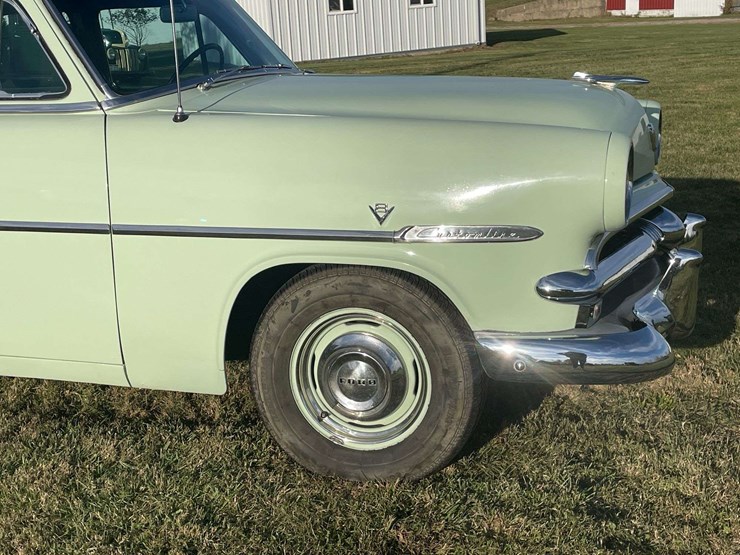 1953-ford-customline-sedan-image-15