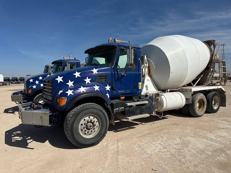 2005-mack-cv713-mixer-truck-image-1