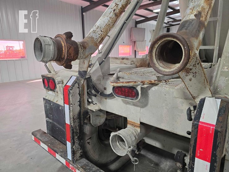 40-foot-pneumatic-tank-trailer-image-14