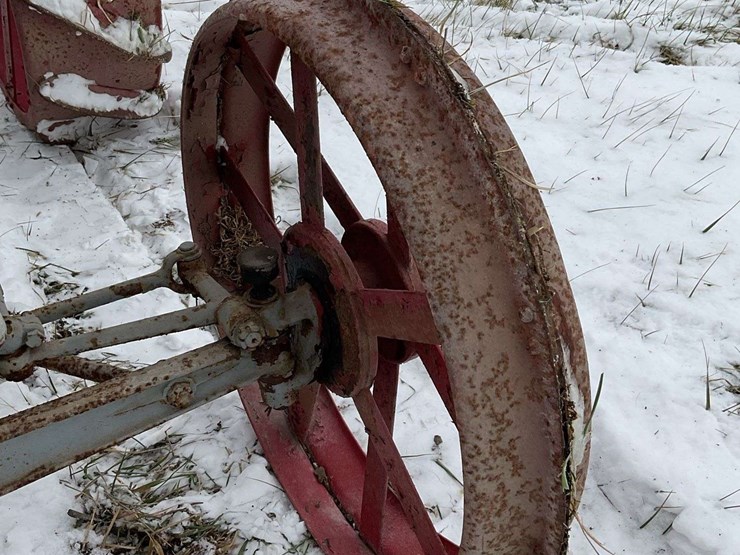 fordson-with-mounted-plow-image-12