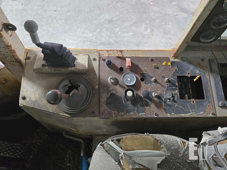 1990-deere-624e-image-16