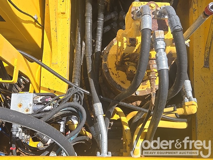 2015-komatsu-pc490-lc-11-image-126