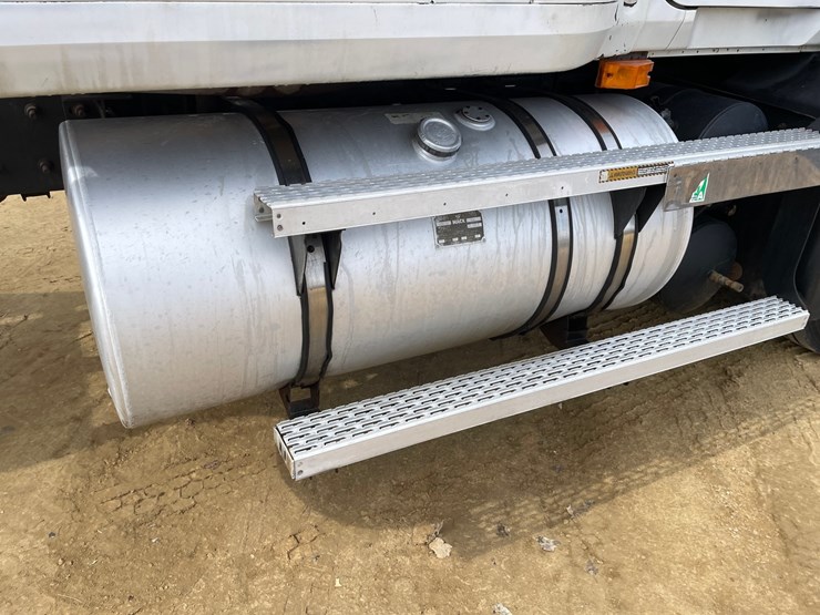 #400-•-1997-mac-ch600-semi-(has-wi-title)-image-43