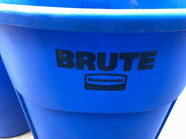 #3946-•-(2)-rubbermaid-brute-55-gallon-trash-barrels-image-8