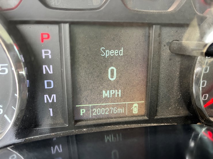 2016-chevrolet-silverado-2500hd-image-16