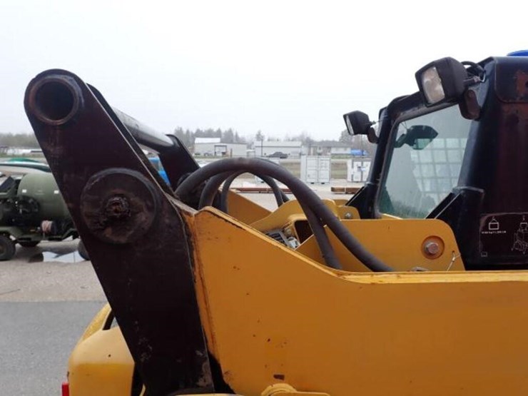 2010-caterpillar-232b-image-32