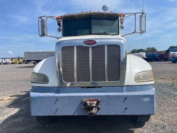 2007-peterbilt-335-image-2