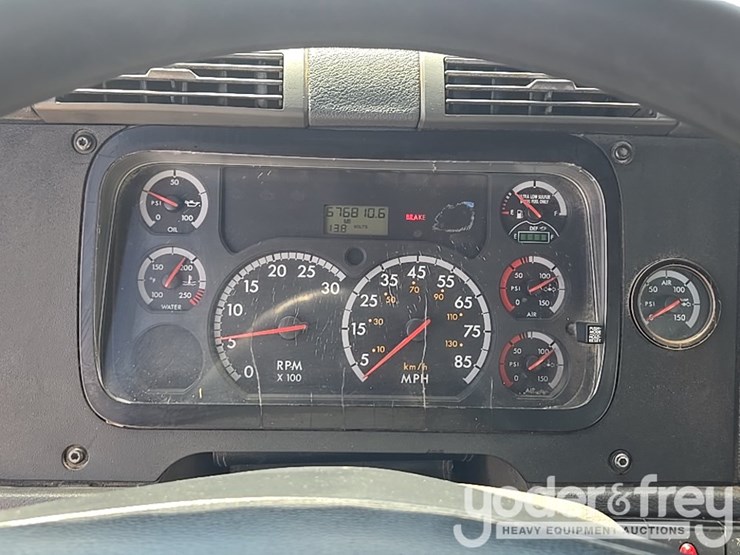 2011-freightliner-cascadia-125-image-79