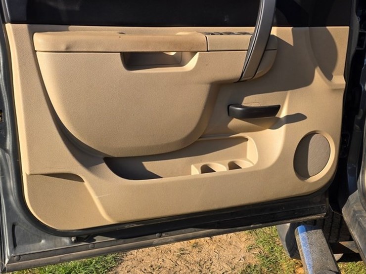 2011-chevrolet-2500-image-51