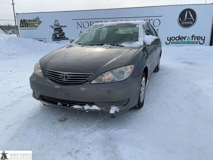 non-operable-2005-toyota-camry-4dr-sedan-image-1