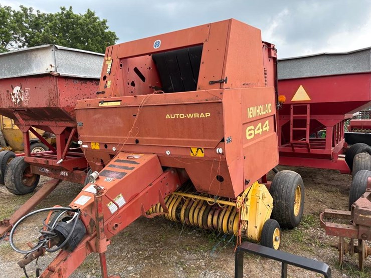 new-holland-644-image-2