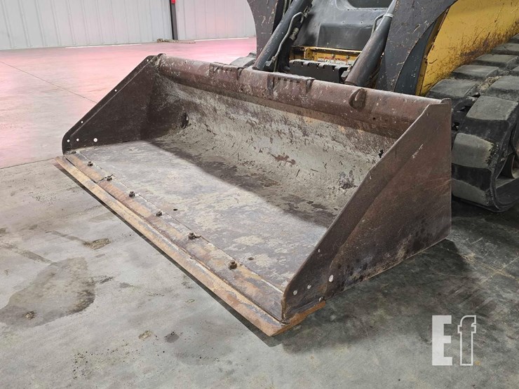 2014-deere-323e-image-9