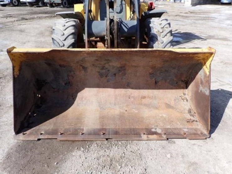 2014-deere-324j-image-23