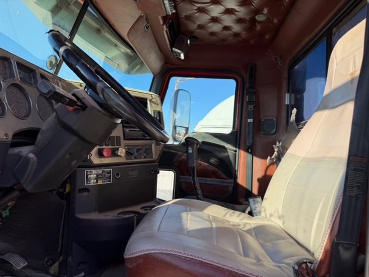 2010-mack-titan-image-11