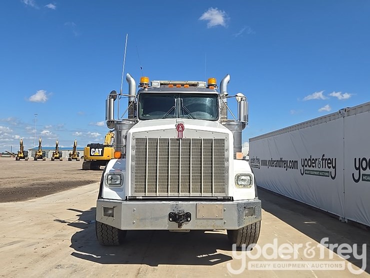 2014-kenworth-t880-image-8