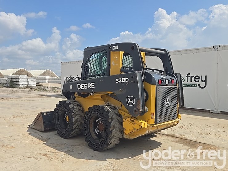 2011-deere-328d-image-3
