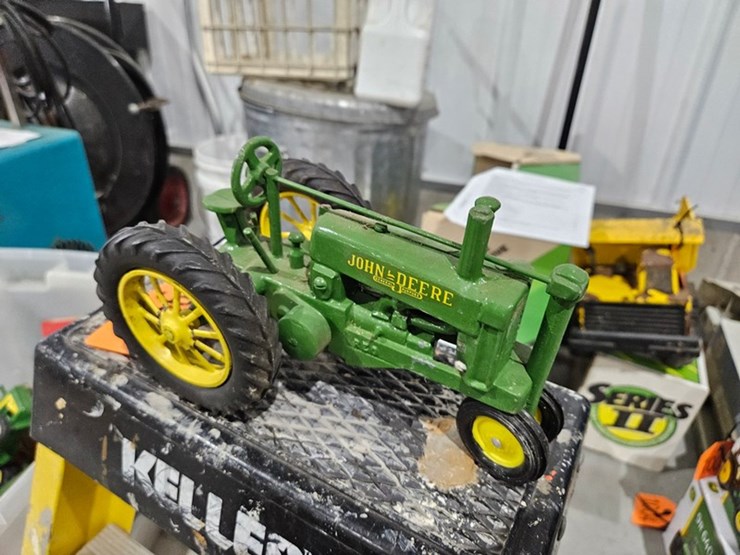 #992-•-john-deere-1/16-metal-toy-tractor-image-8