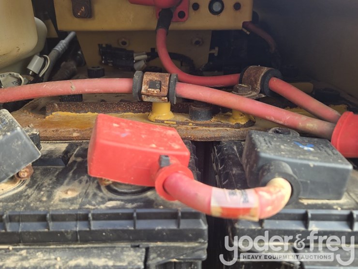 2019-caterpillar-d6-lgp-image-42