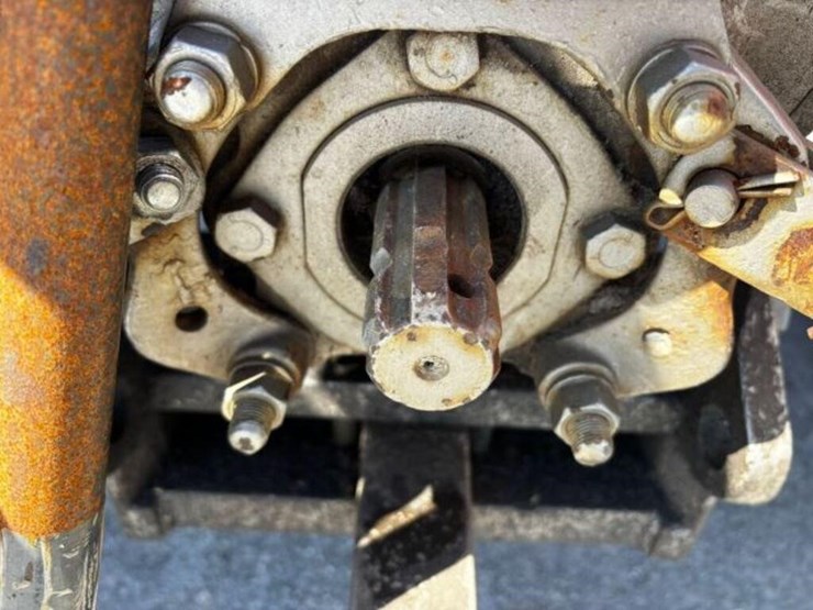 massey-ferguson-135-image-32