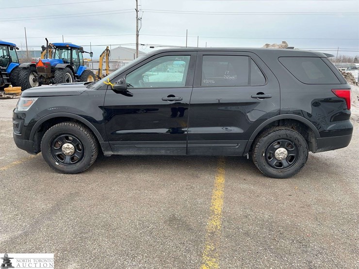 2017-ford-explorer-image-8