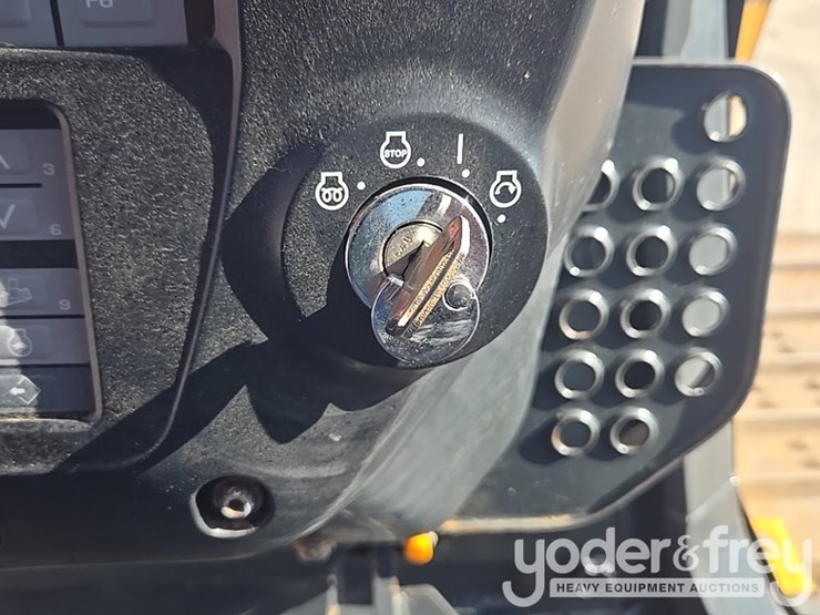 2023-komatsu-d61px-24-image-79