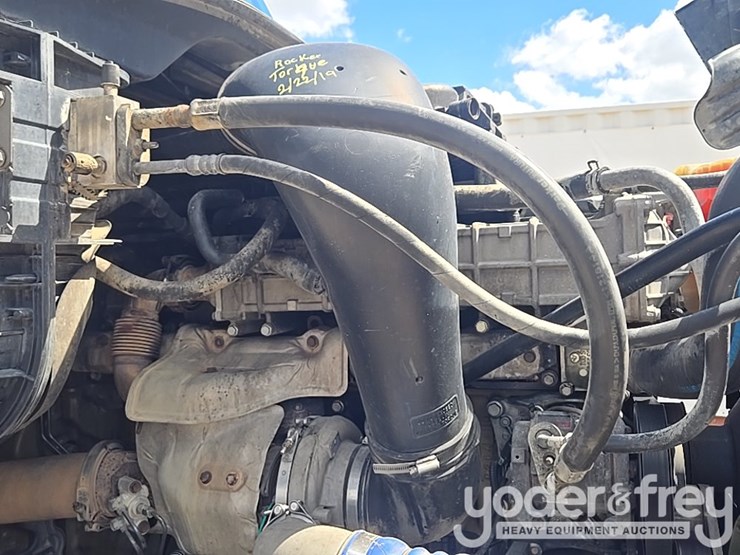 2011-freightliner-cascadia-125-image-55