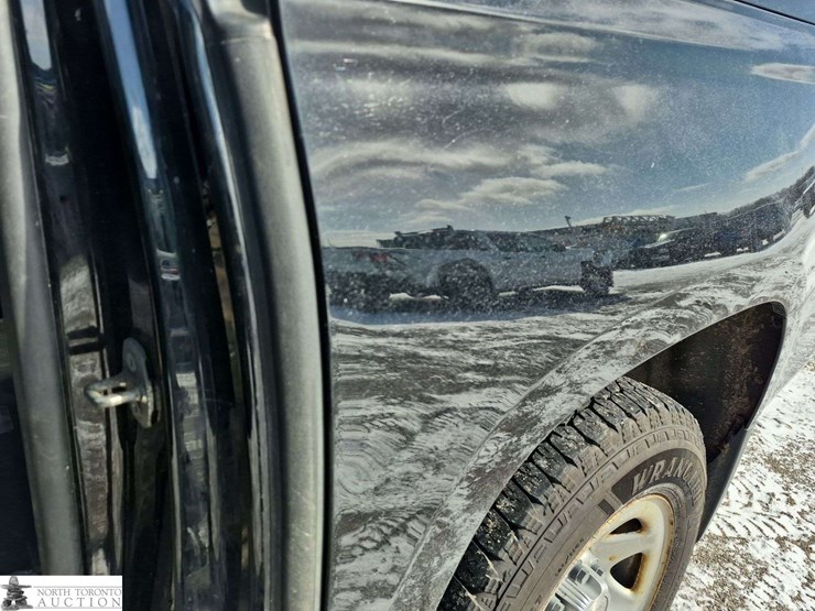 2018-chevrolet-suburban-image-21