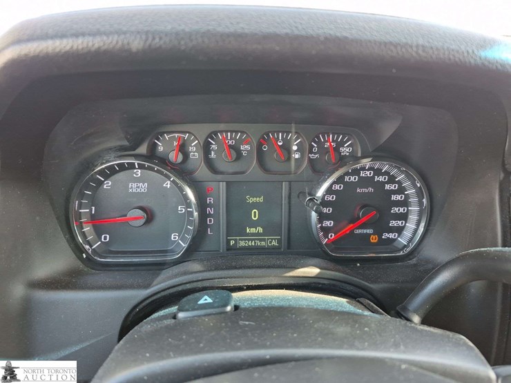 2017-chevrolet-tahoe-image-12