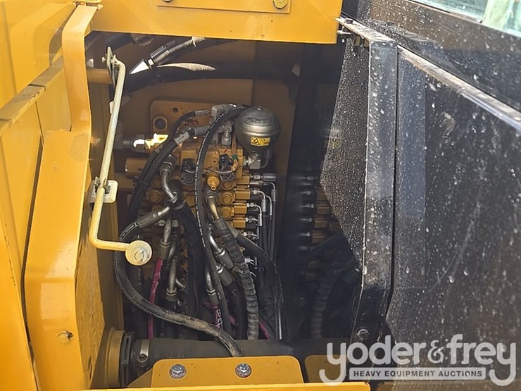 2018-caterpillar-305.5-image-80