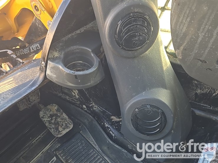 2021-caterpillar-289d3-image-90