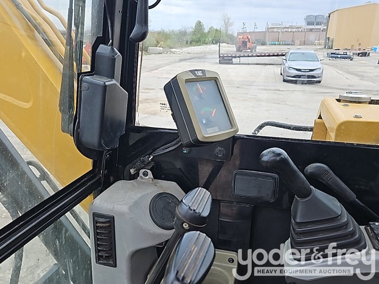 2018-caterpillar-305.5-image-44