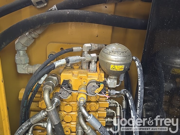 2018-caterpillar-305.5-image-90