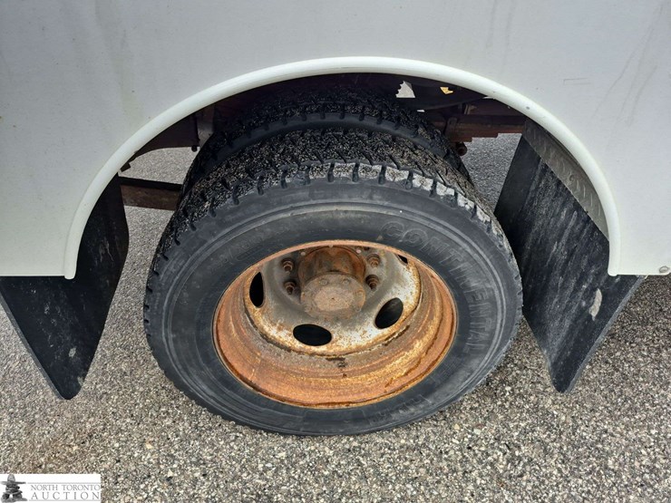 2011-ford-f550-image-35