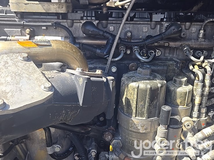 2011-freightliner-cascadia-125-image-51