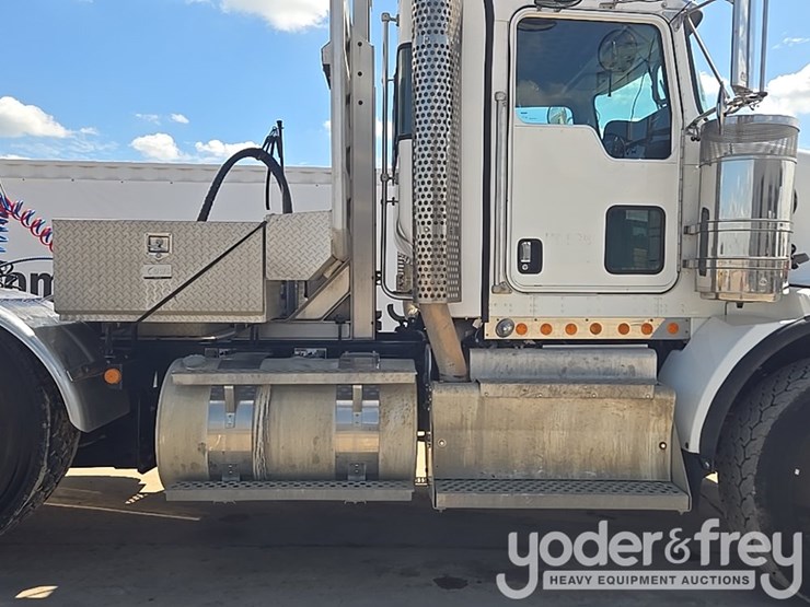 2014-kenworth-t880-image-51