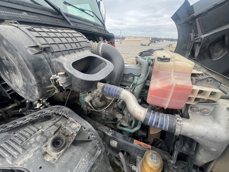 #31955-•-2012-volvo-vnl-tandem-axle-truck-tractor-image-23