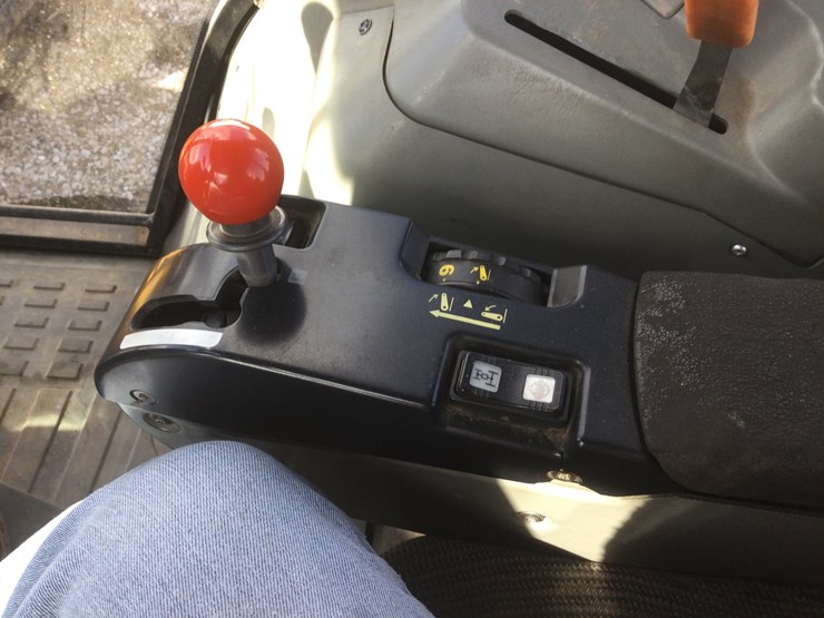 massey-ferguson-8270-image-14