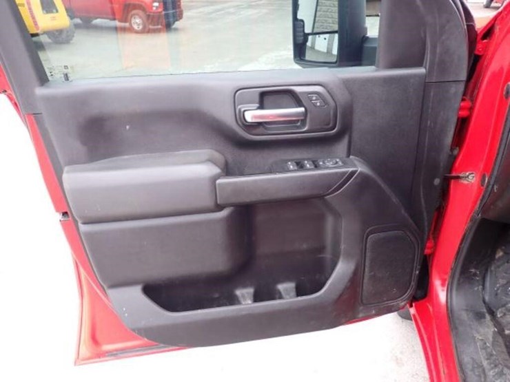 2022-chevrolet-2500hd-image-13