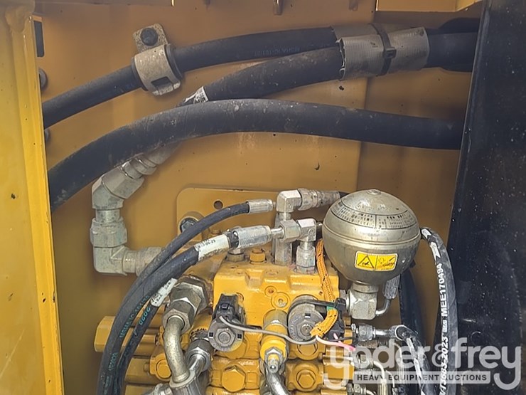 2018-caterpillar-305.5-image-89