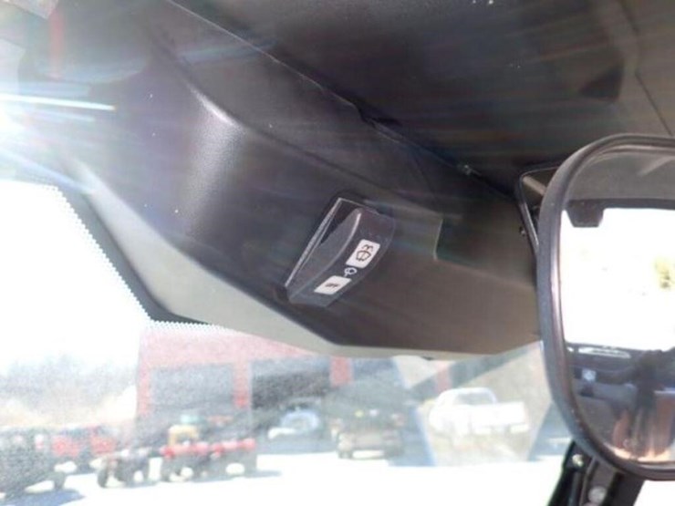 2022-can-am-defender-limited-hd10-4x4-side-by-side-image-19