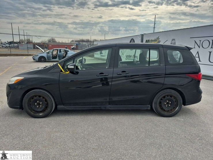 2014-mazda-mazda5-image-8