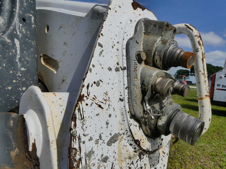 2015-bobcat-t590-image-11