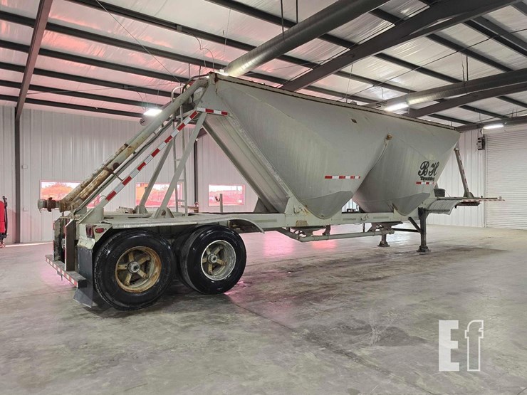 40-foot-pneumatic-tank-trailer-image-3