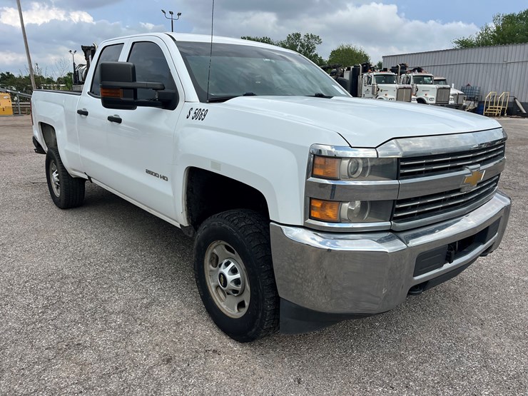 2016-chevrolet-silverado-2500hd-image-3