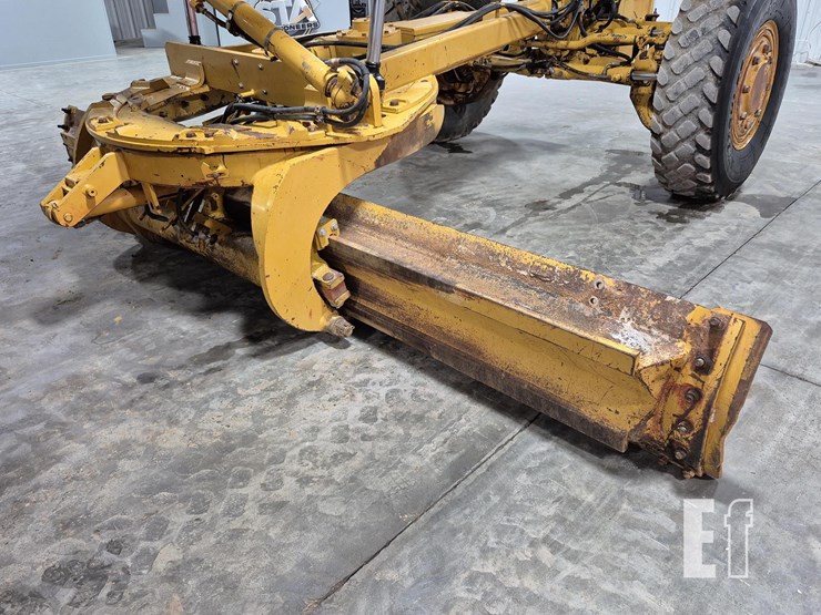 2009-caterpillar-120m-image-11